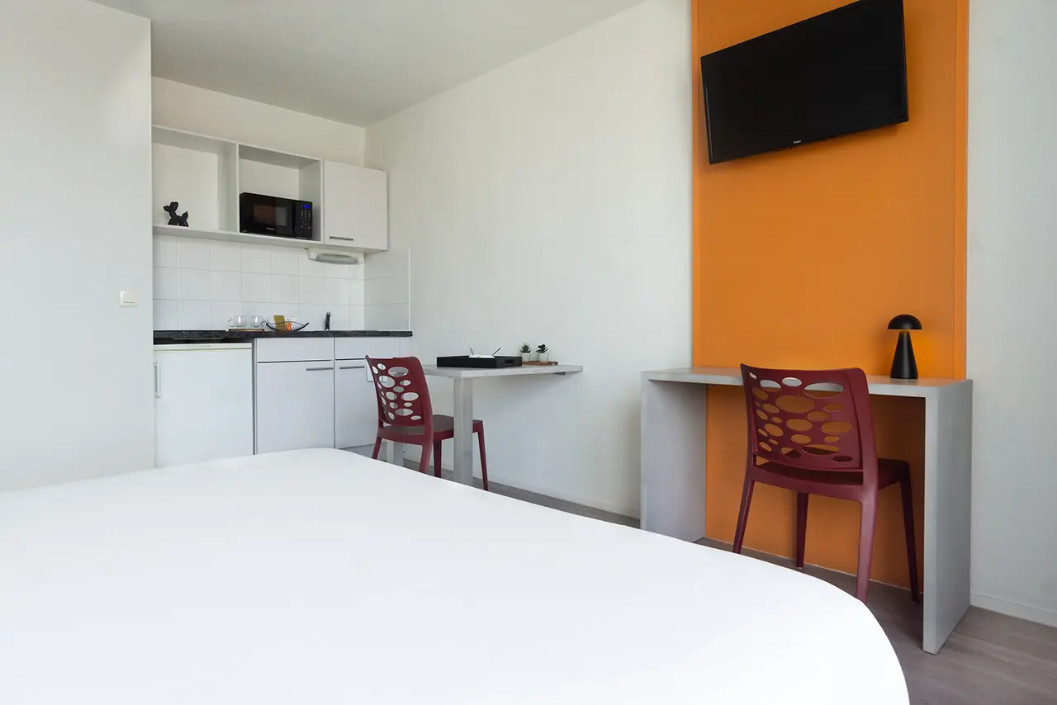 
                                                Vente
                                                 Investissement locatif - studio 4e + parking