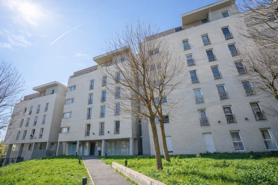
                                                Vente
                                                 Investissement locatif - studio meublé + parking