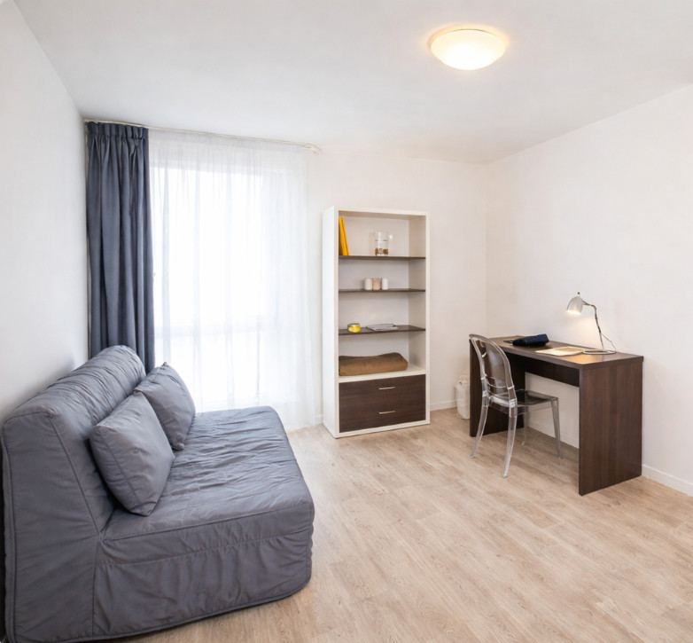 
                                                Vente
                                                 Investissement locatif - studio + parking