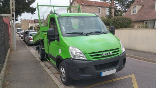 
                                                Utilitaire
                                                 IVECO Daily 35C12 2.3L Camion Benne