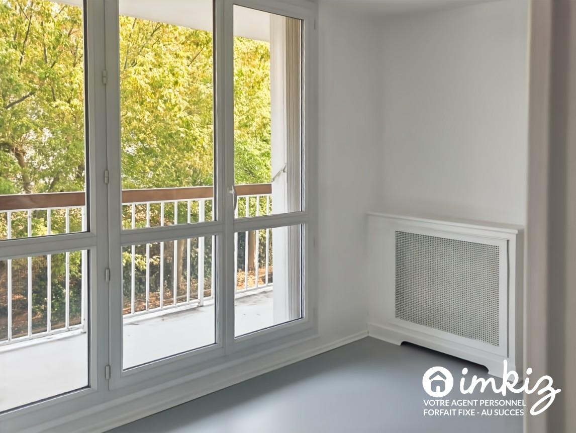 
                                                Vente
                                                 Ivry-sur-Seine  4 pièces avec balcons cave et box