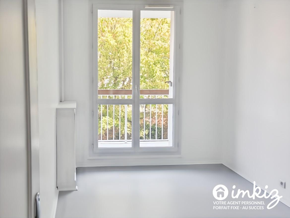 
                                                Vente
                                                 Ivry-sur-Seine  4 pièces avec balcons cave et box