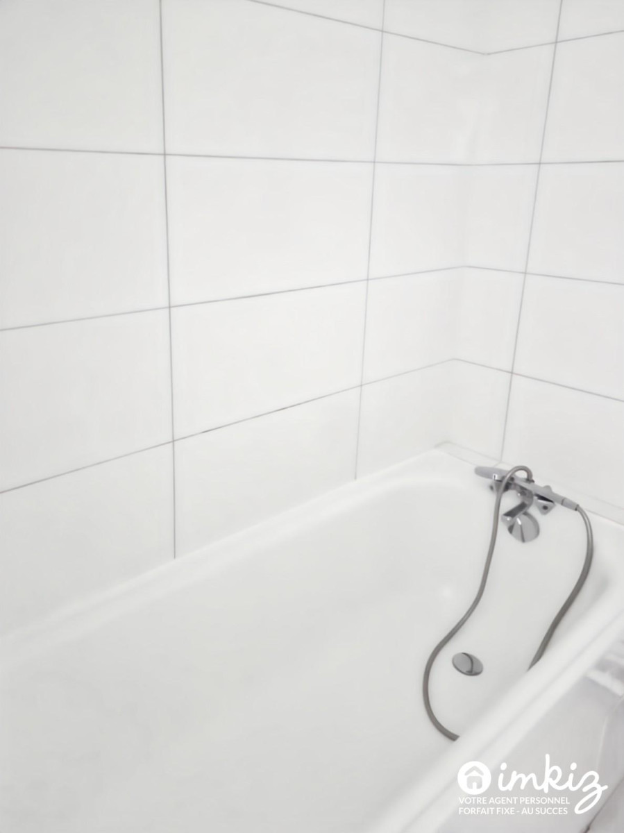 
                                                Vente
                                                 Ivry-sur-Seine  4 pièces avec balcons cave et box