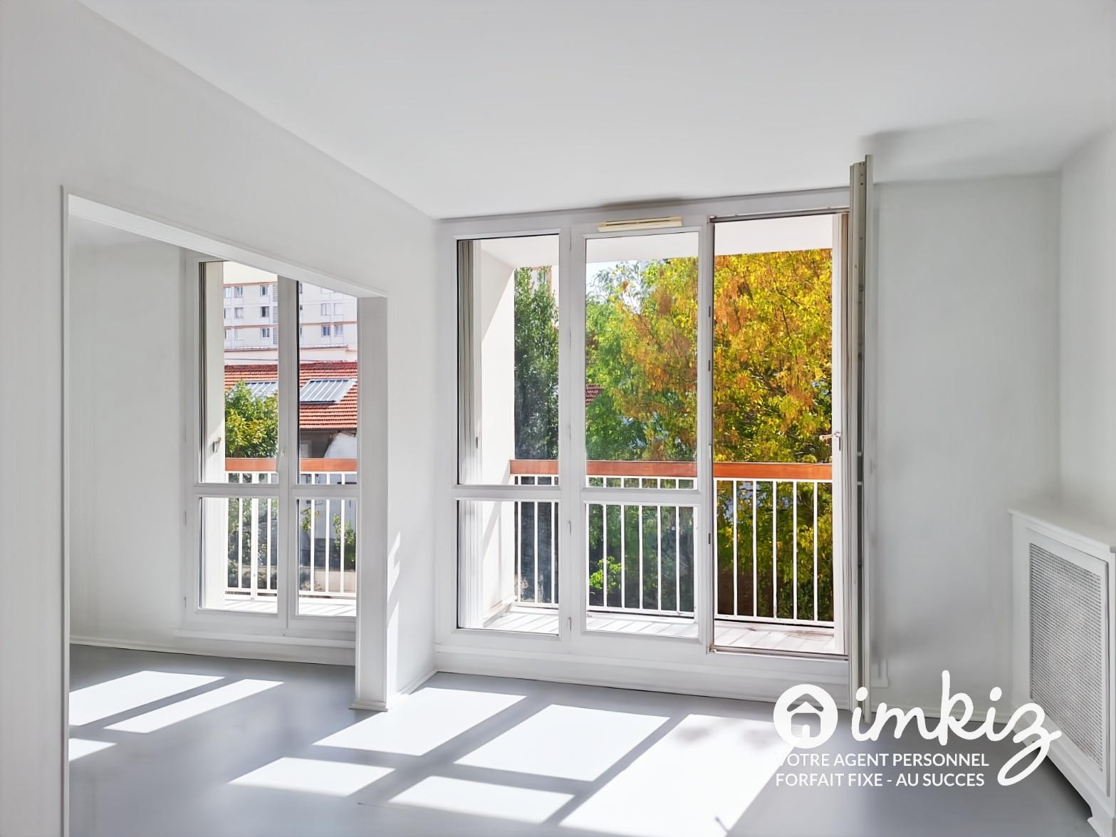 
                                                Vente
                                                 Ivry-sur-Seine  4 pièces avec balcons cave et box