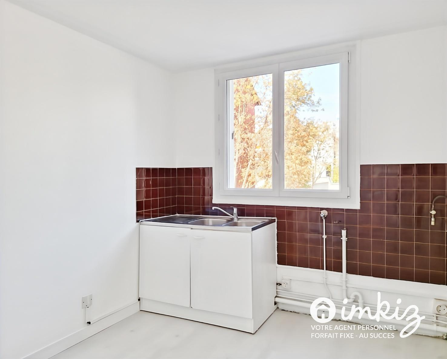 
                                                Vente
                                                 Ivry-sur-Seine  4 pièces avec balcons cave et box