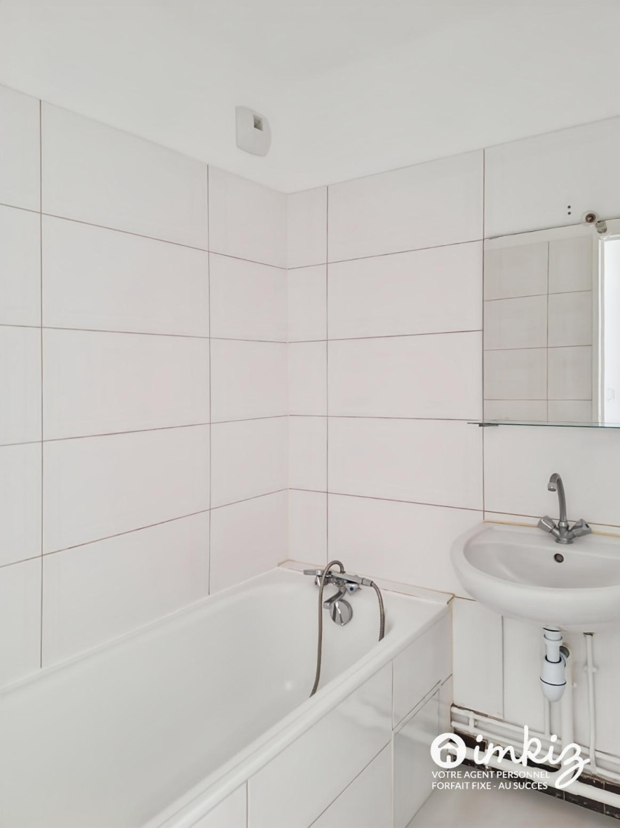 
                                                Vente
                                                 Ivry-sur-Seine  4 pièces avec balcons cave et box