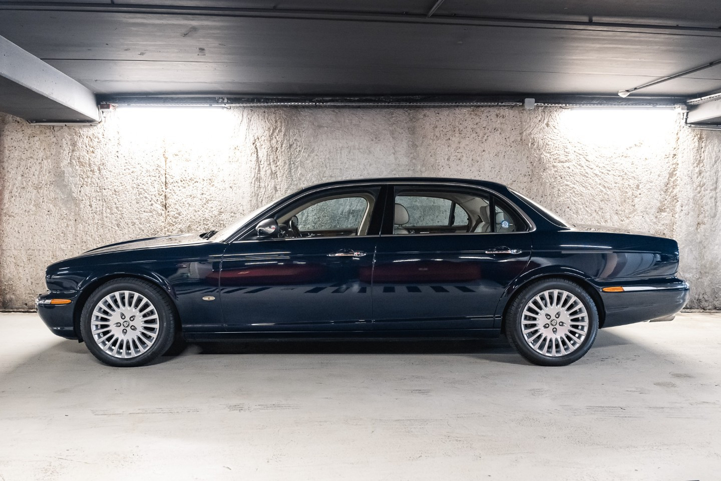 
                                                Voiture
                                                 Jaguar Daimler Super Eight LWB