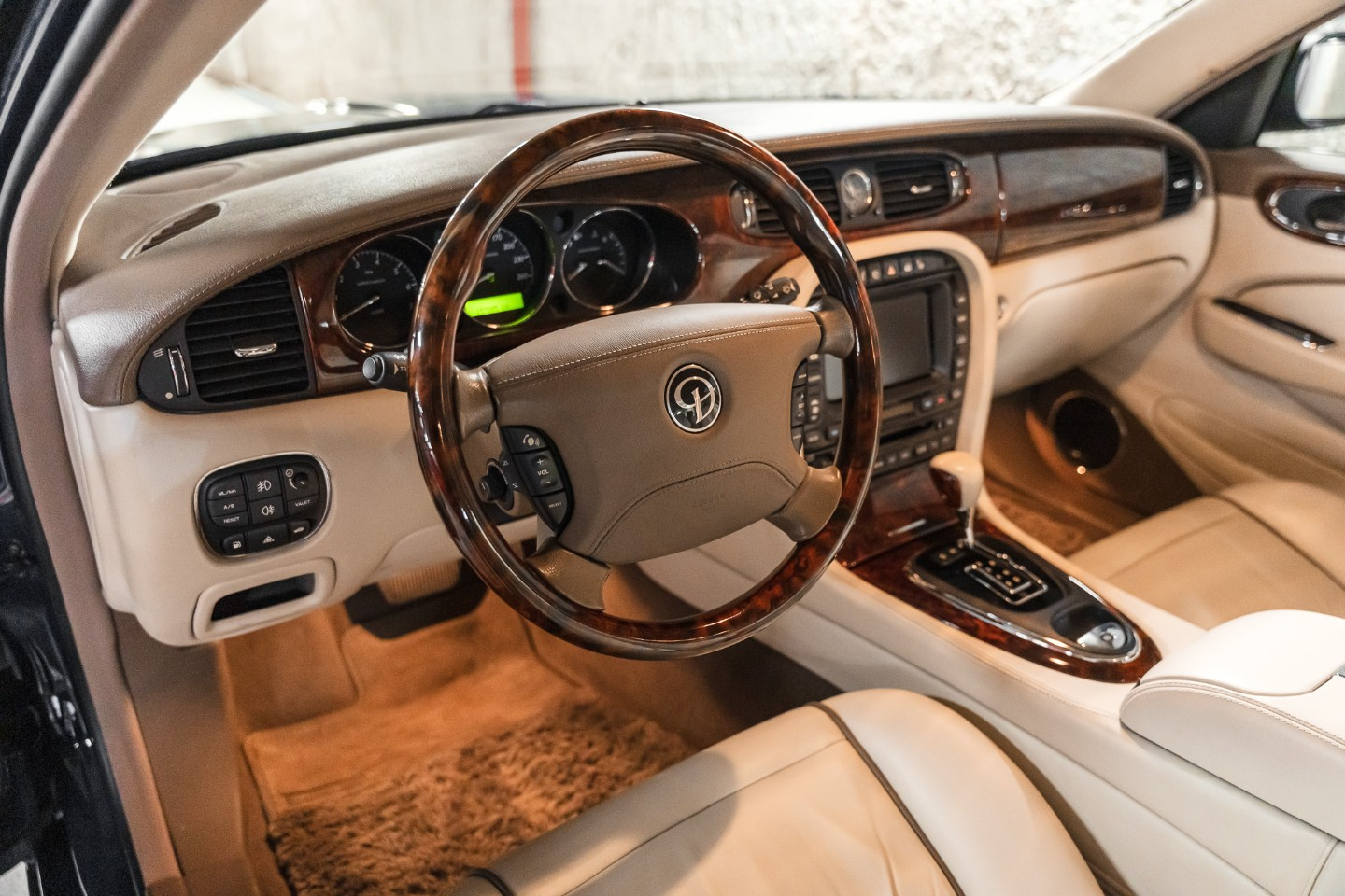 
                                                Voiture
                                                 Jaguar Daimler Super Eight LWB