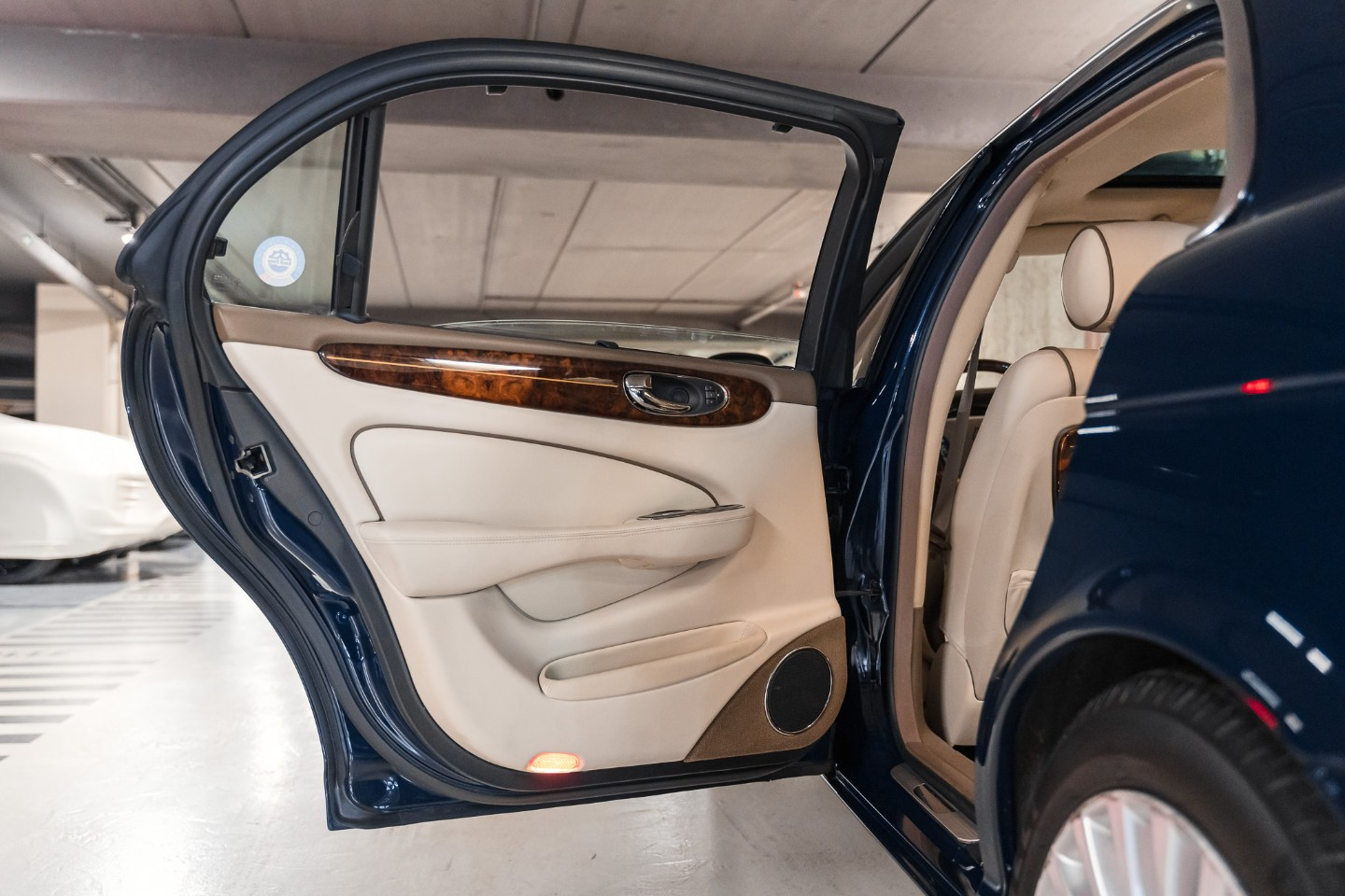 
                                                Voiture
                                                 Jaguar Daimler Super Eight LWB