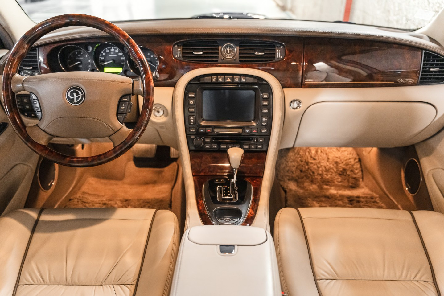 
                                                Voiture
                                                 Jaguar Daimler Super Eight LWB