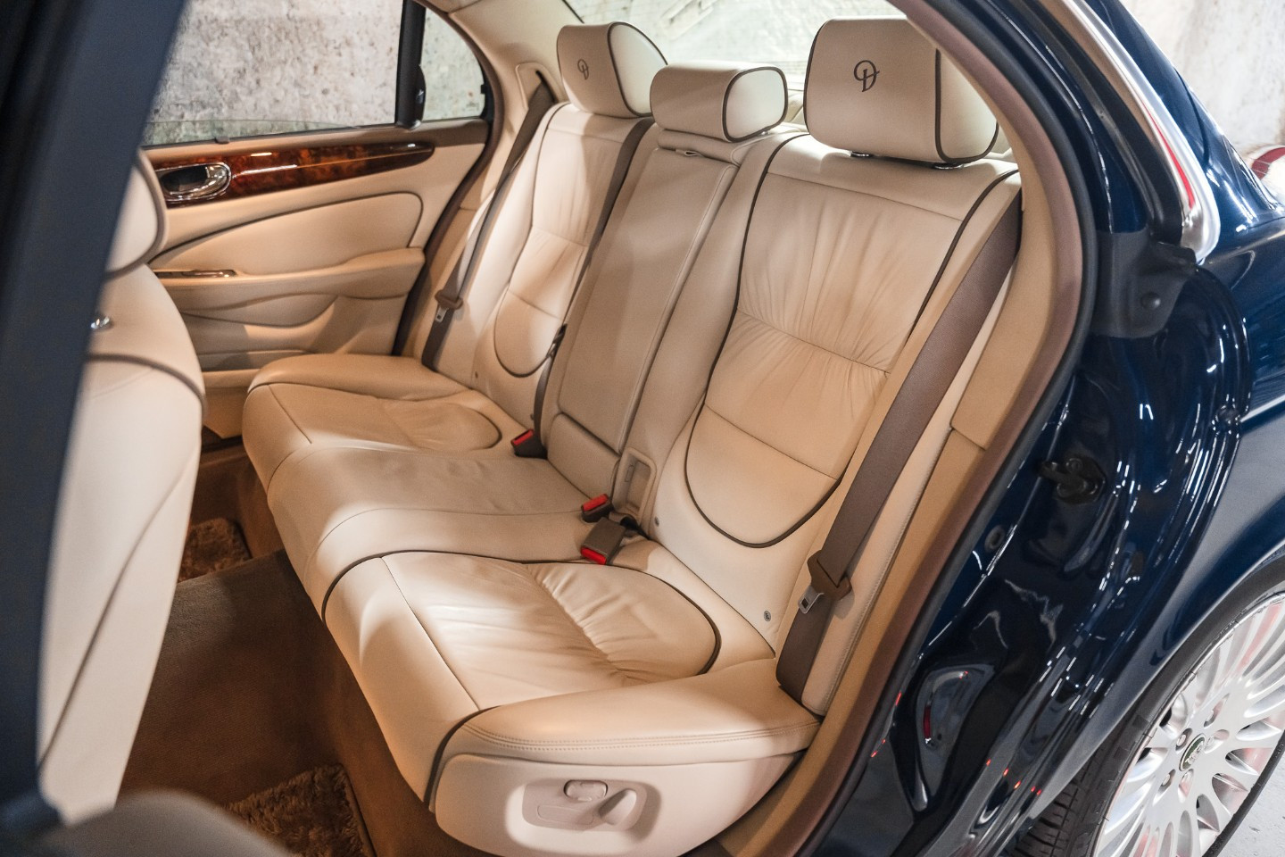 
                                                Voiture
                                                 Jaguar Daimler Super Eight LWB