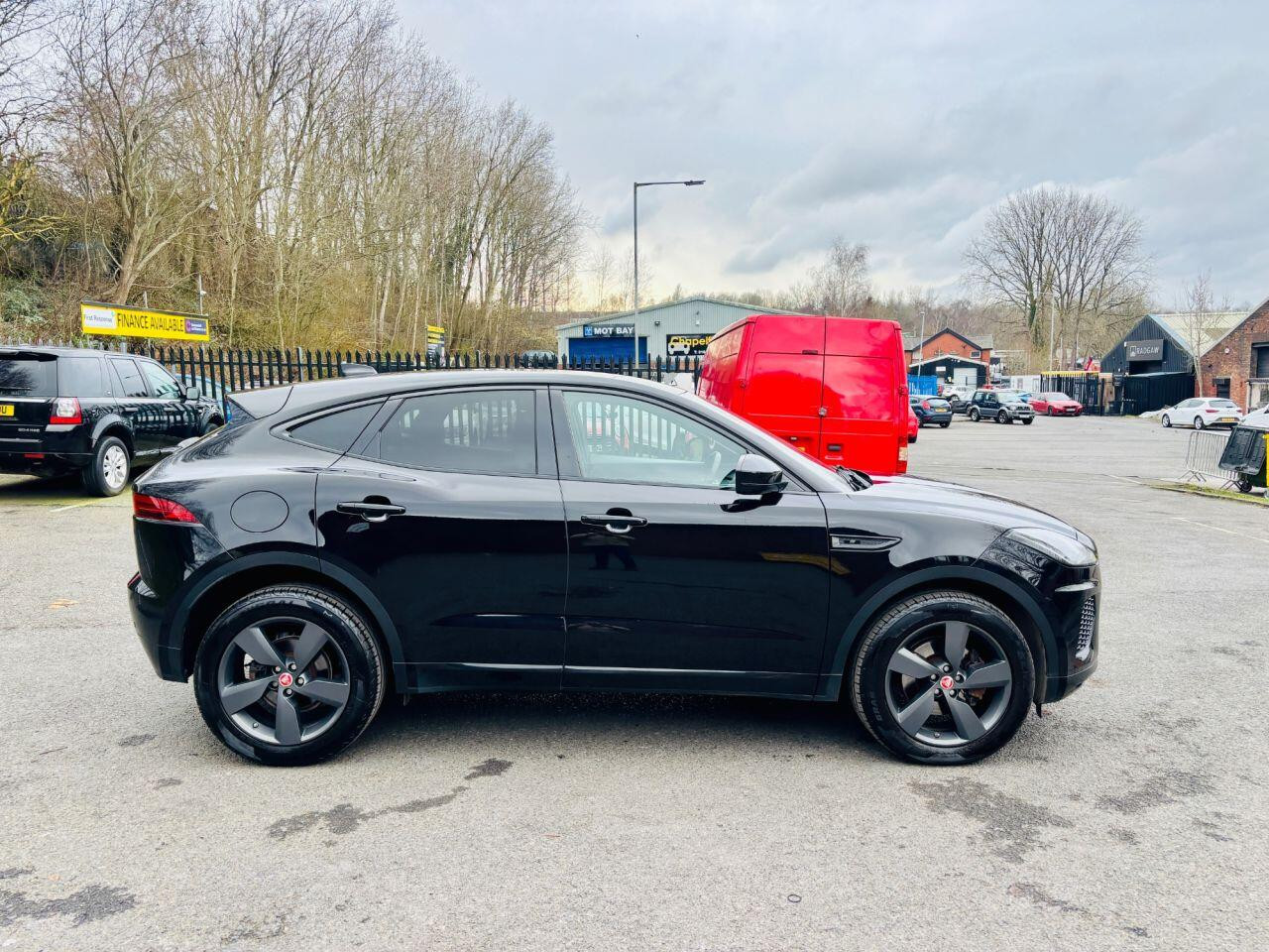 
                                                Voiture
                                                 Jaguar E-Pace 2.0 D150 R-Dynamic S SUV 5dr Diesel Auto AWD Euro 6 (s/s) (150 ps) AUTO MOT 7/26 FSH ULEZ 70K