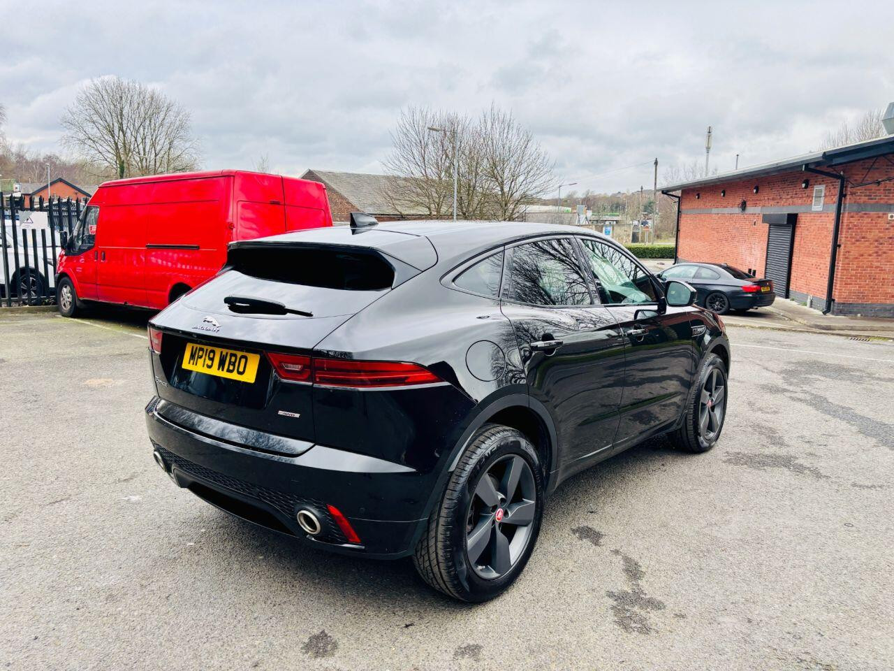 
                                                Voiture
                                                 Jaguar E-Pace 2.0 D150 R-Dynamic S SUV 5dr Diesel Auto AWD Euro 6 (s/s) (150 ps) AUTO MOT 7/26 FSH ULEZ 70K