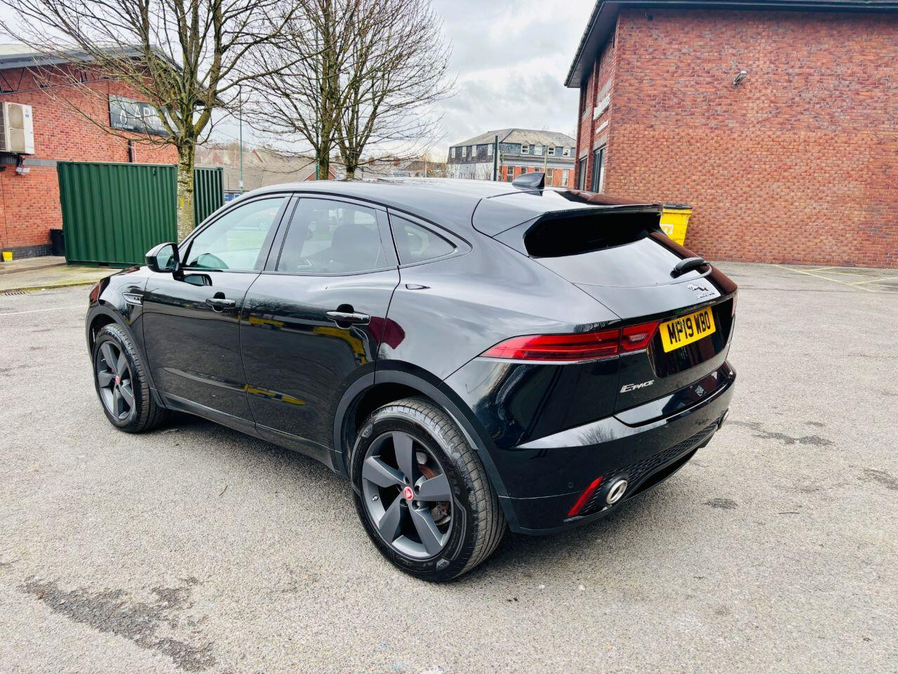 
                                                Voiture
                                                 Jaguar E-Pace 2.0 D150 R-Dynamic S SUV 5dr Diesel Auto AWD Euro 6 (s/s) (150 ps) AUTO MOT 7/26 FSH ULEZ 70K