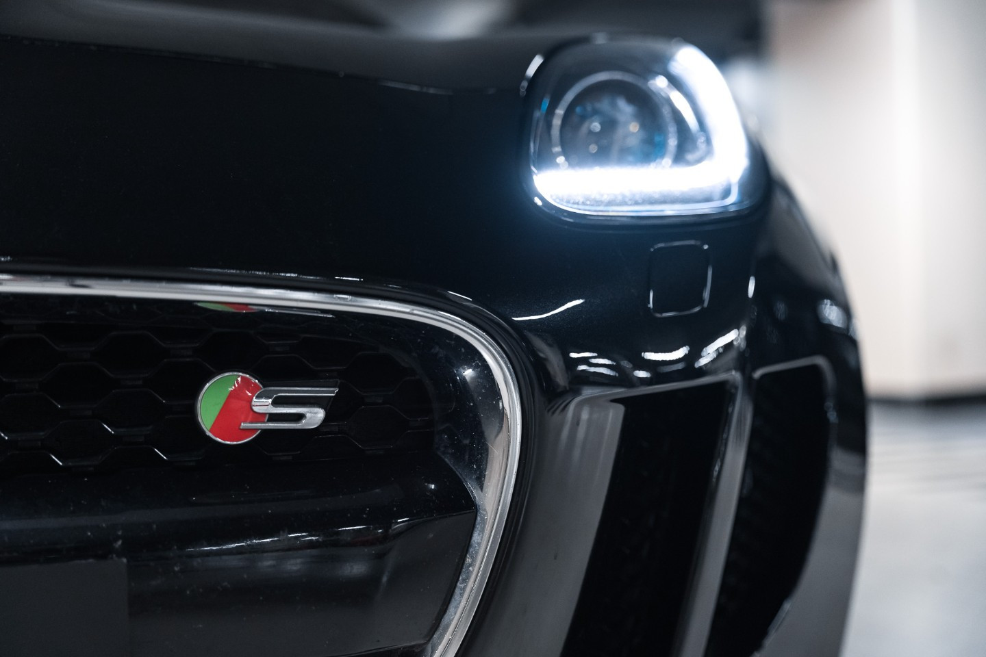 
                                                Voiture
                                                 Jaguar F-Type S Cabriolet V6 3.0 380