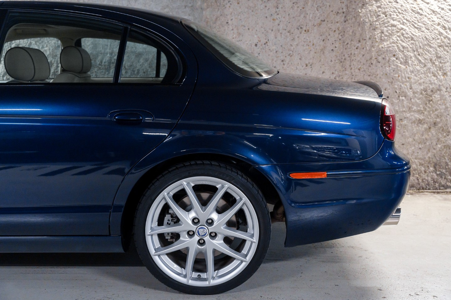 
                                                Voiture
                                                 Jaguar S-Type R Supercharged V8 4.2 396