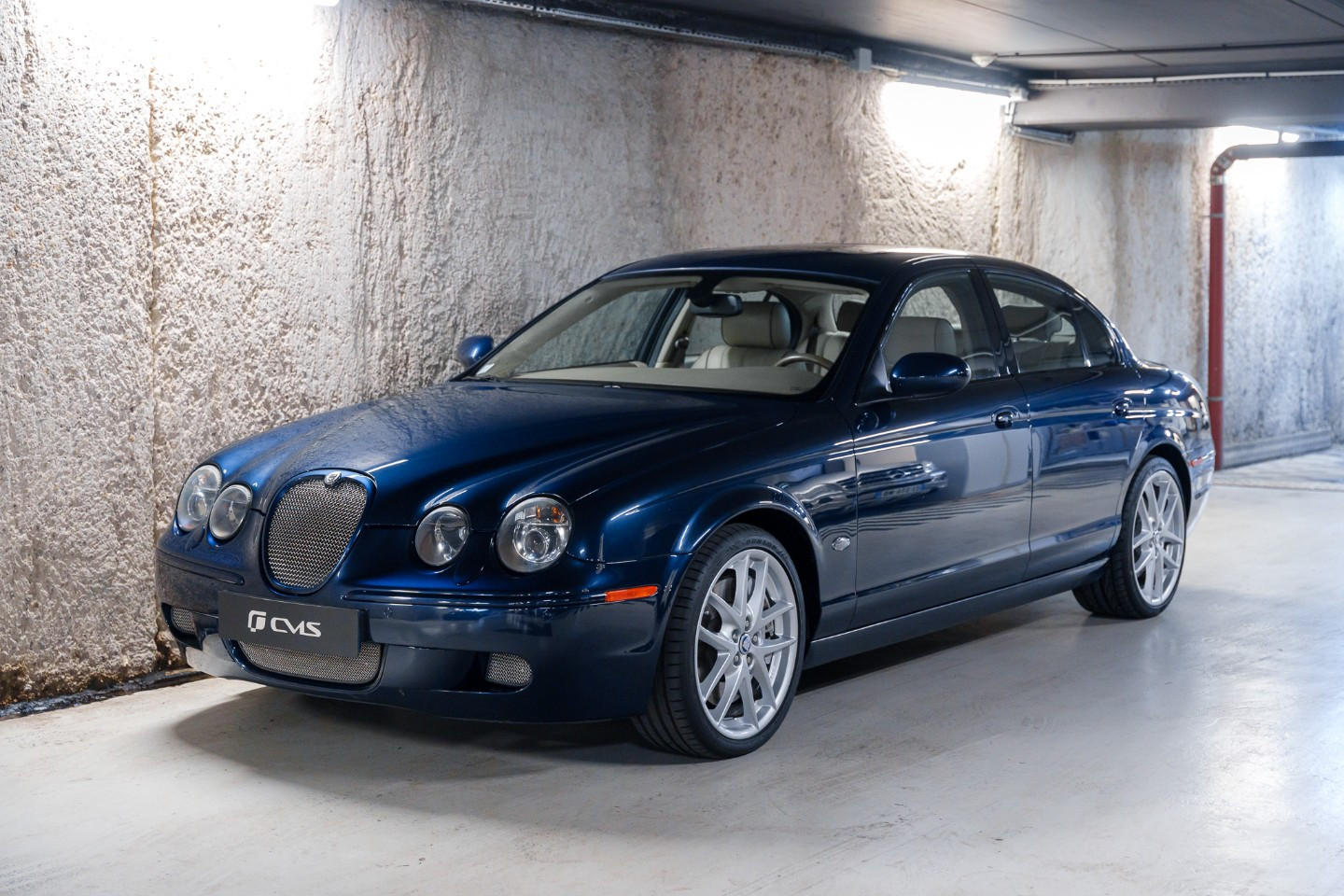 
                                                Voiture
                                                 Jaguar S-Type R Supercharged V8 4.2 396