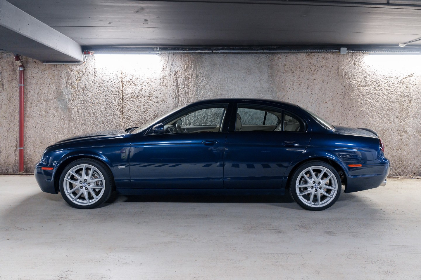 
                                                Voiture
                                                 Jaguar S-Type R Supercharged V8 4.2 396