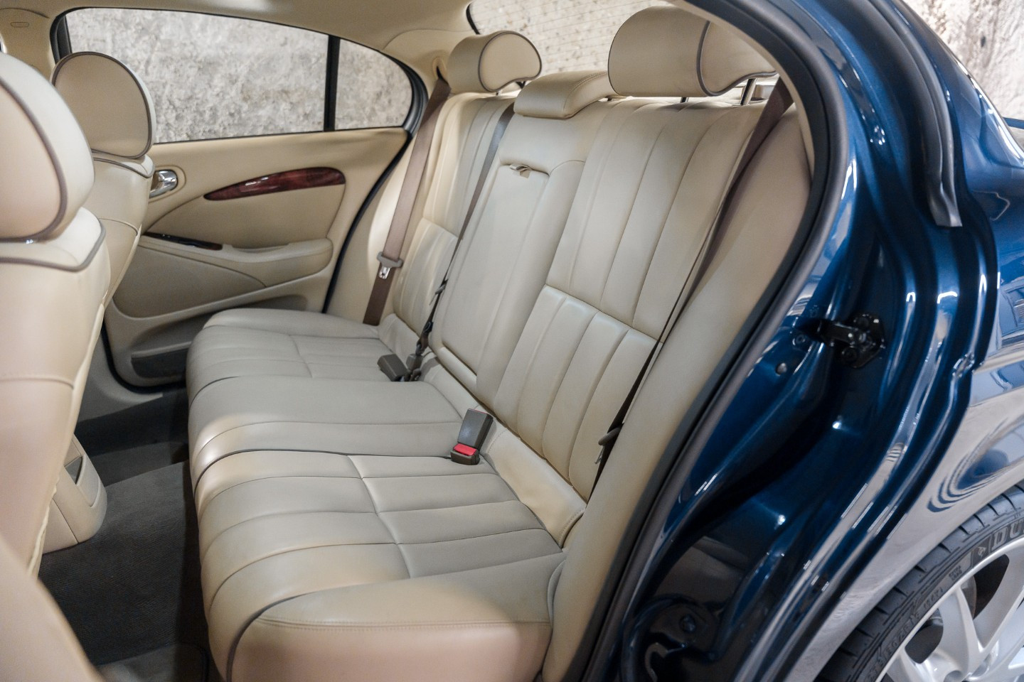 
                                                Voiture
                                                 Jaguar S-Type R Supercharged V8 4.2 396