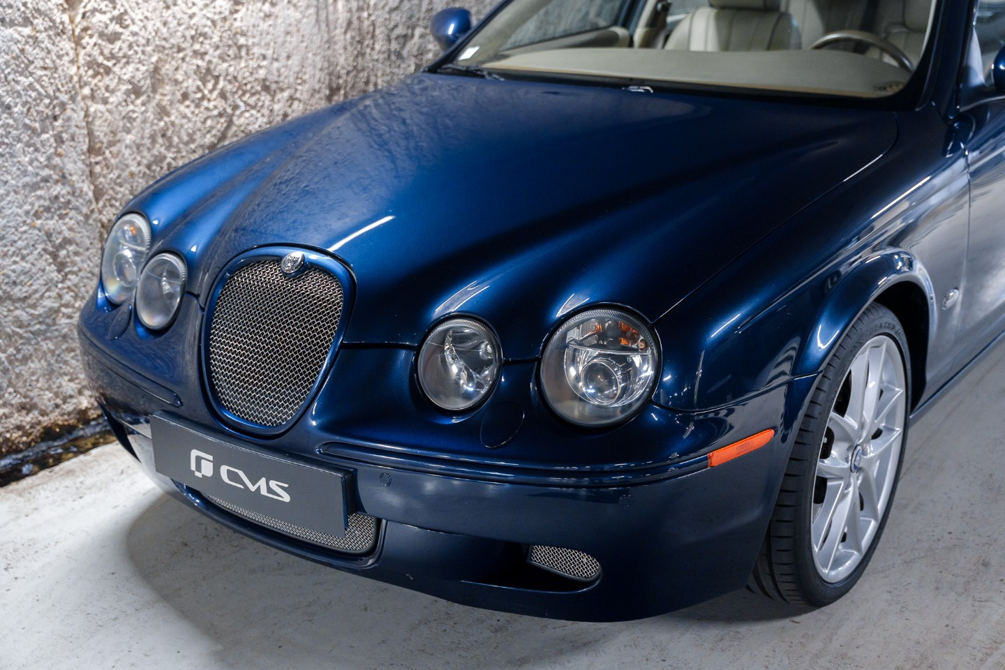 
                                                Voiture
                                                 Jaguar S-Type R Supercharged V8 4.2 396