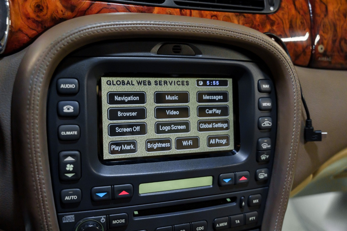 
                                                Voiture
                                                 Jaguar S-Type R Supercharged V8 4.2 396
