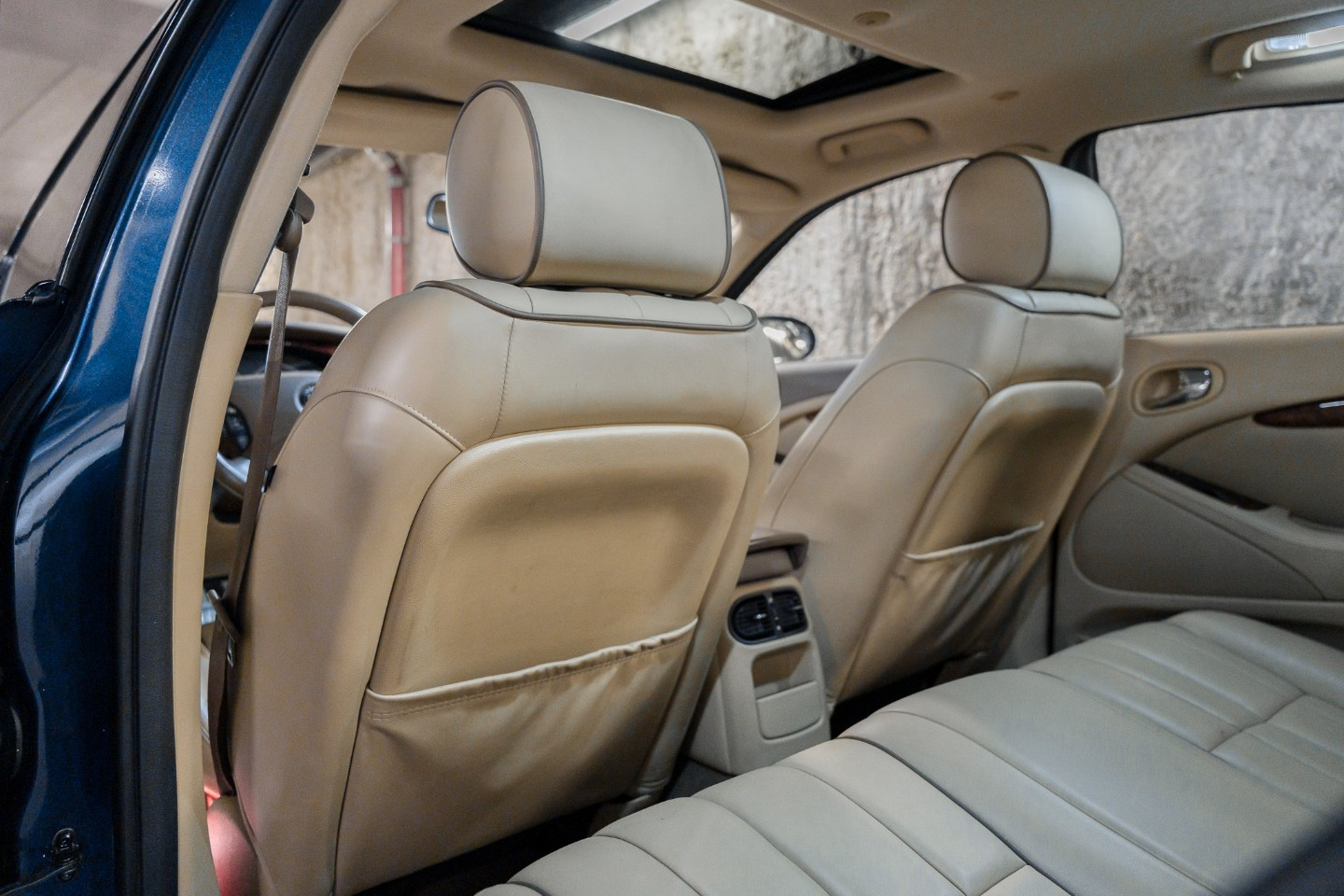 
                                                Voiture
                                                 Jaguar S-Type R Supercharged V8 4.2 396