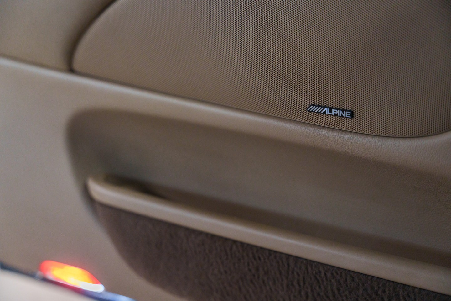 
                                                Voiture
                                                 Jaguar S-Type R Supercharged V8 4.2 396