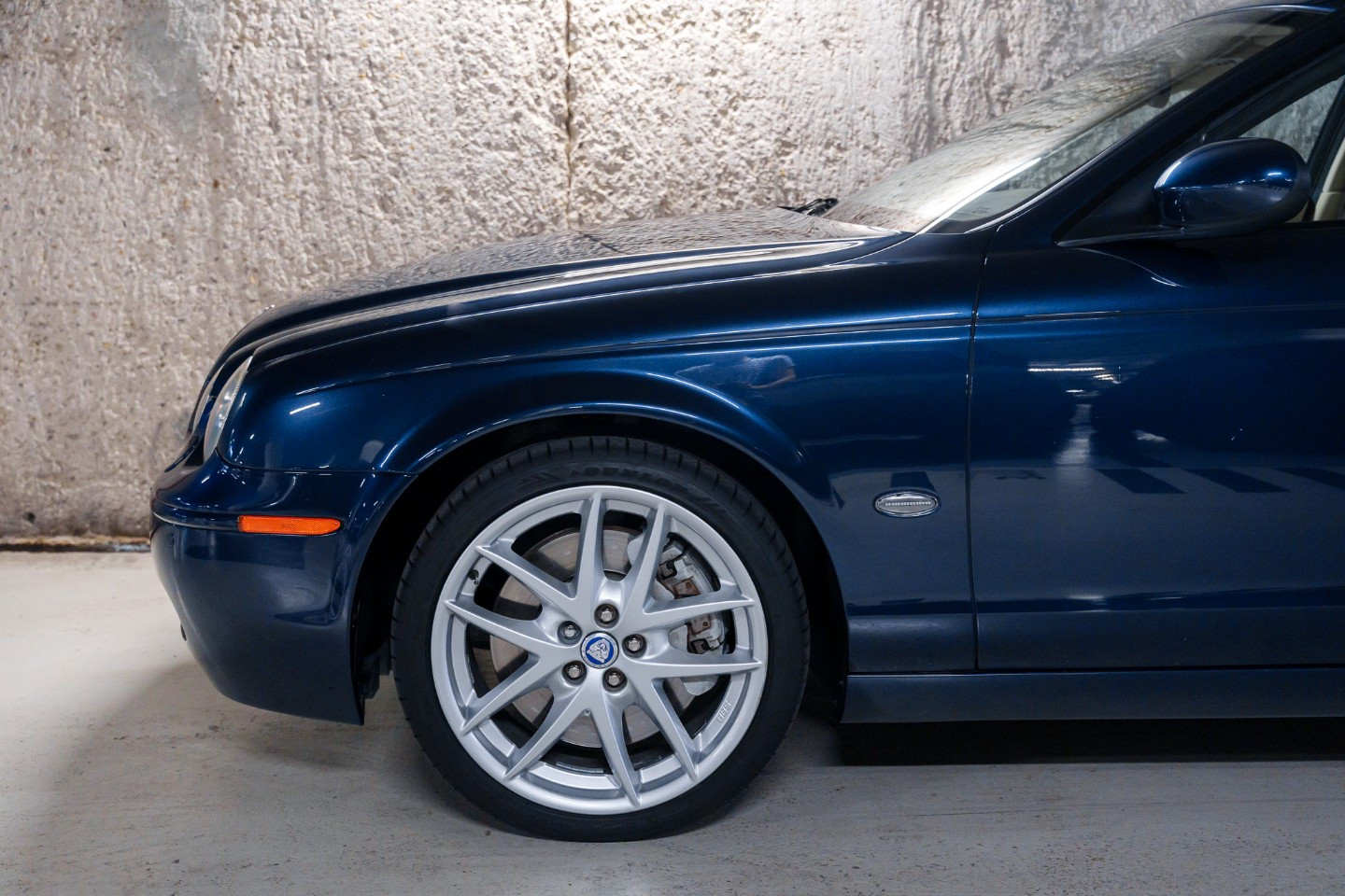 
                                                Voiture
                                                 Jaguar S-Type R Supercharged V8 4.2 396