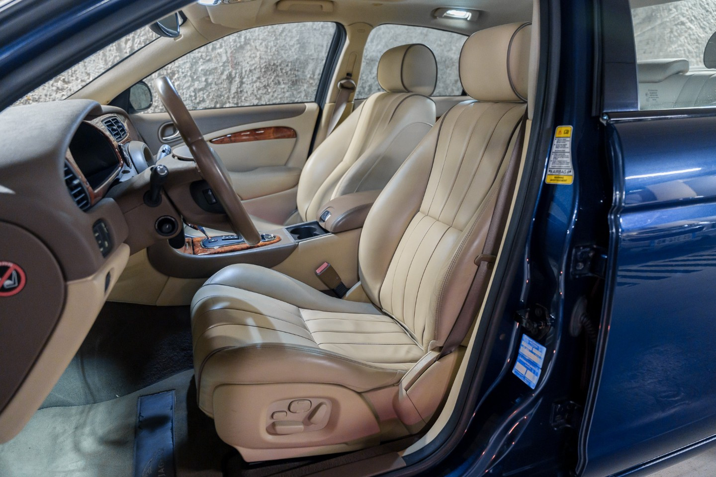 
                                                Voiture
                                                 Jaguar S-Type R Supercharged V8 4.2 396