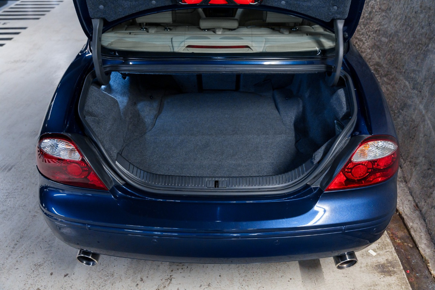 
                                                Voiture
                                                 Jaguar S-Type R Supercharged V8 4.2 396
