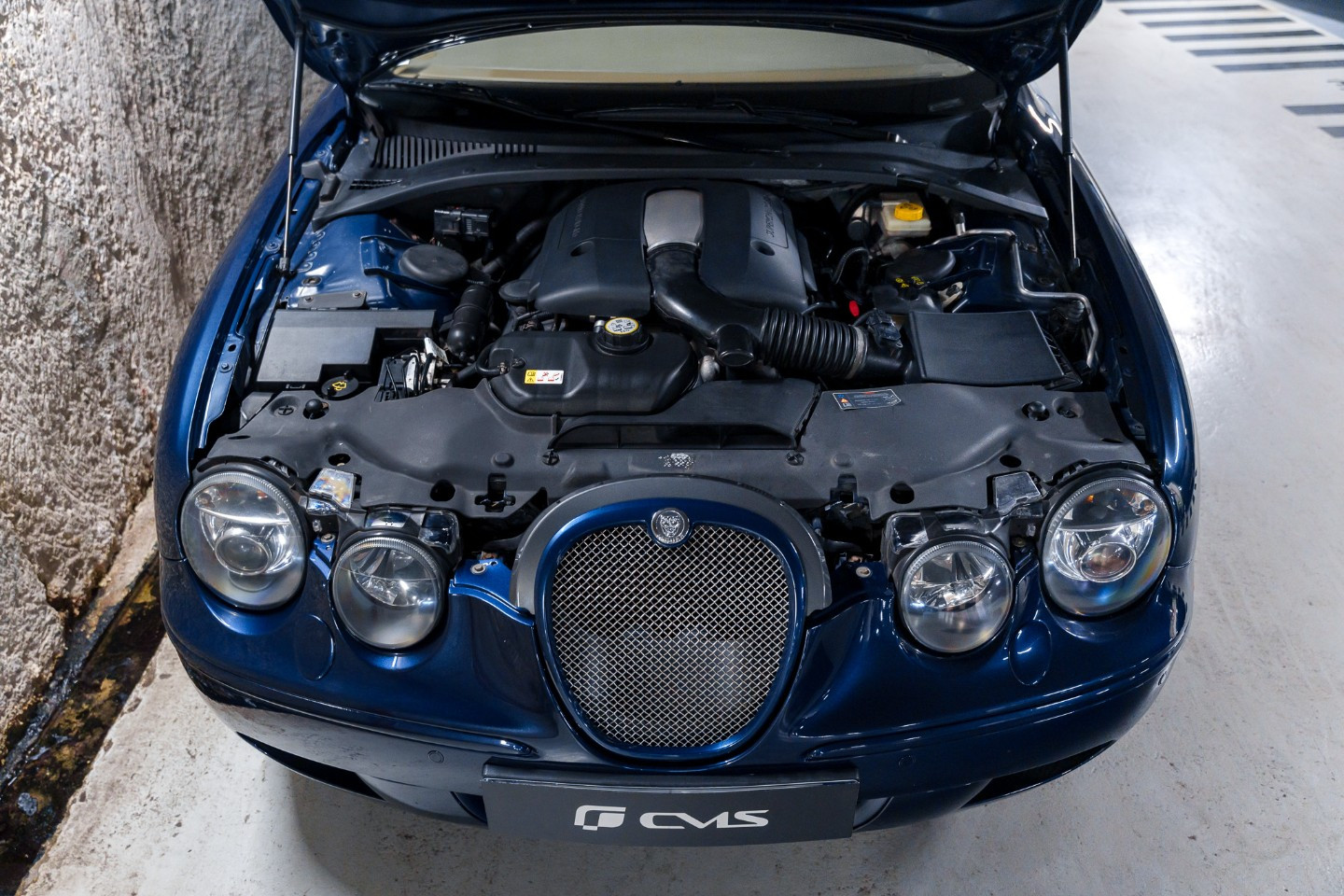 
                                                Voiture
                                                 Jaguar S-Type R Supercharged V8 4.2 396