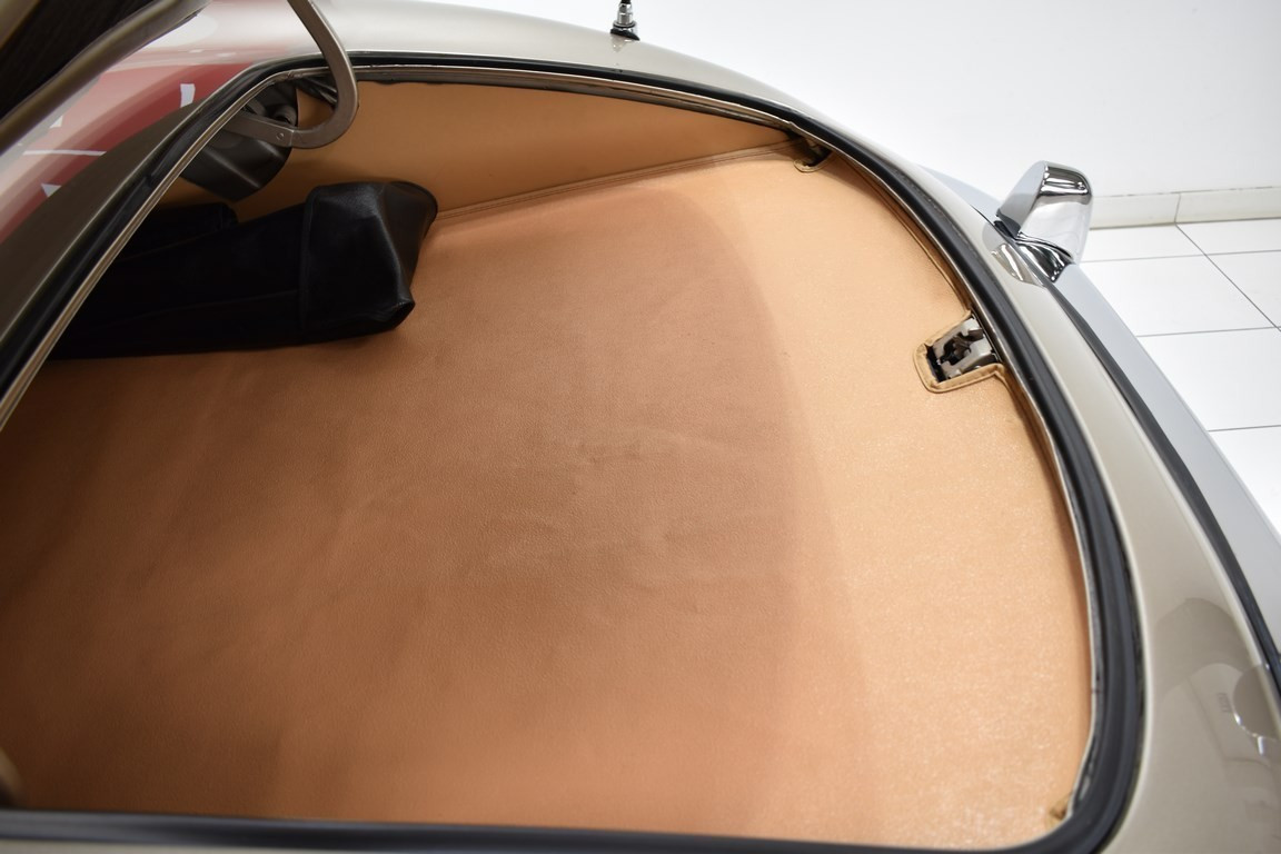 
                                                Voiture
                                                 JAGUAR Type E Cabriolet 4.2L