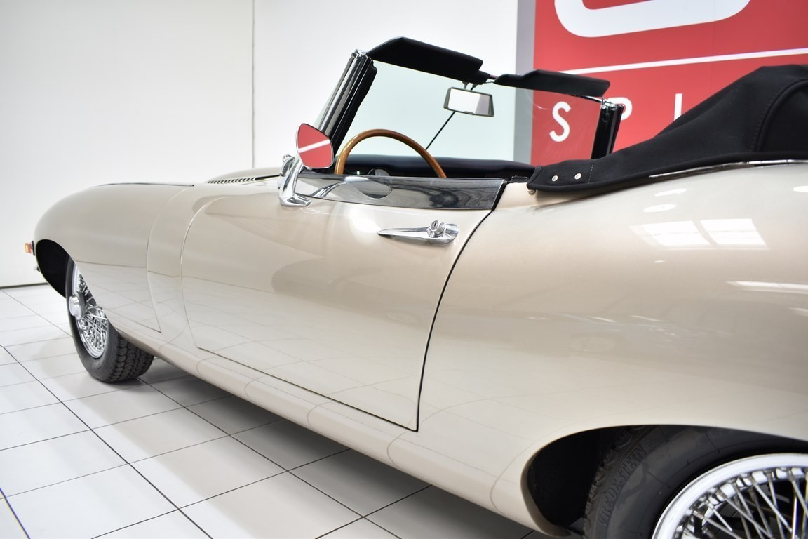 
                                                Voiture
                                                 JAGUAR Type E Cabriolet 4.2L