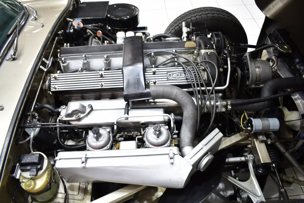 
                                                Voiture
                                                 JAGUAR Type E Cabriolet 4.2L