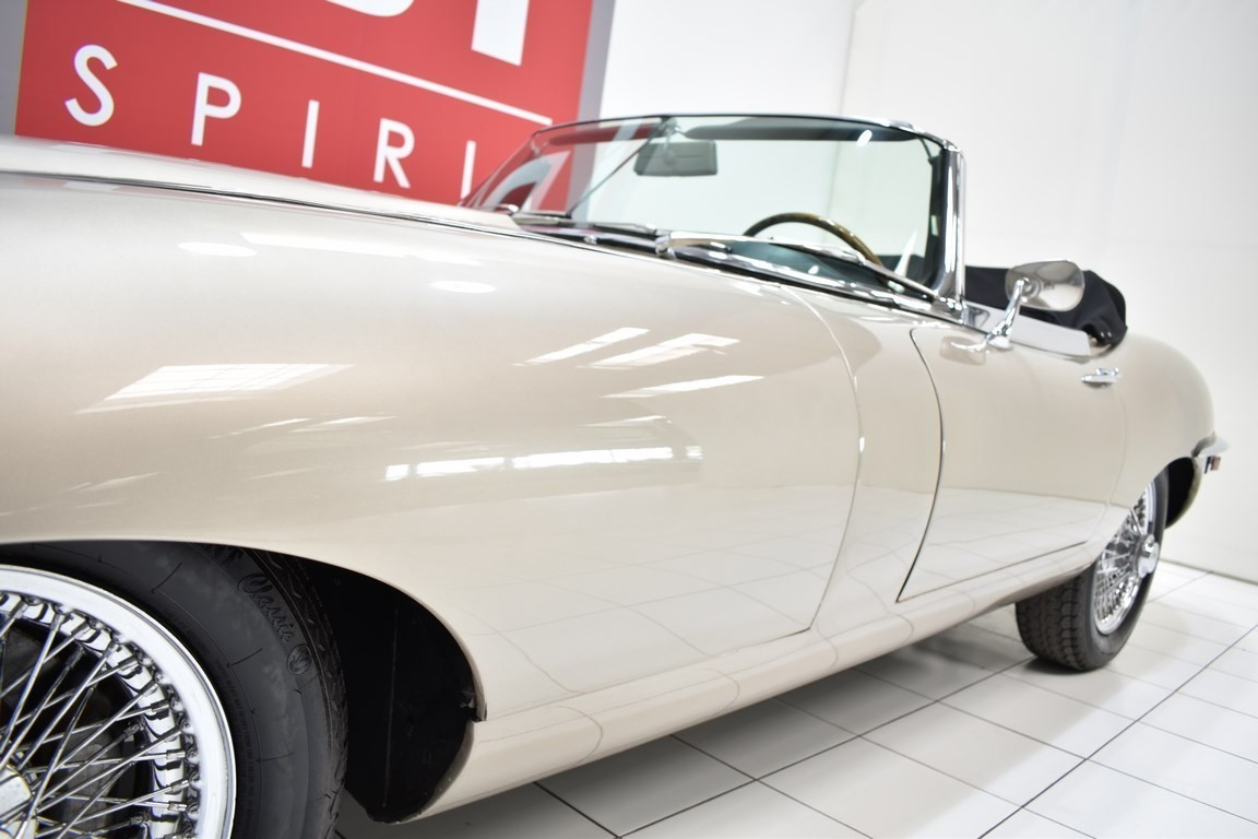 
                                                Voiture
                                                 JAGUAR Type E Cabriolet 4.2L