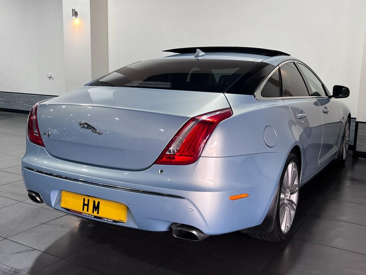 
                                                Voiture
                                                 Jaguar XJ 3.0 V6 Portfolio Saloon 4dr Petrol Auto Euro 5 (s/s) (340 ps)