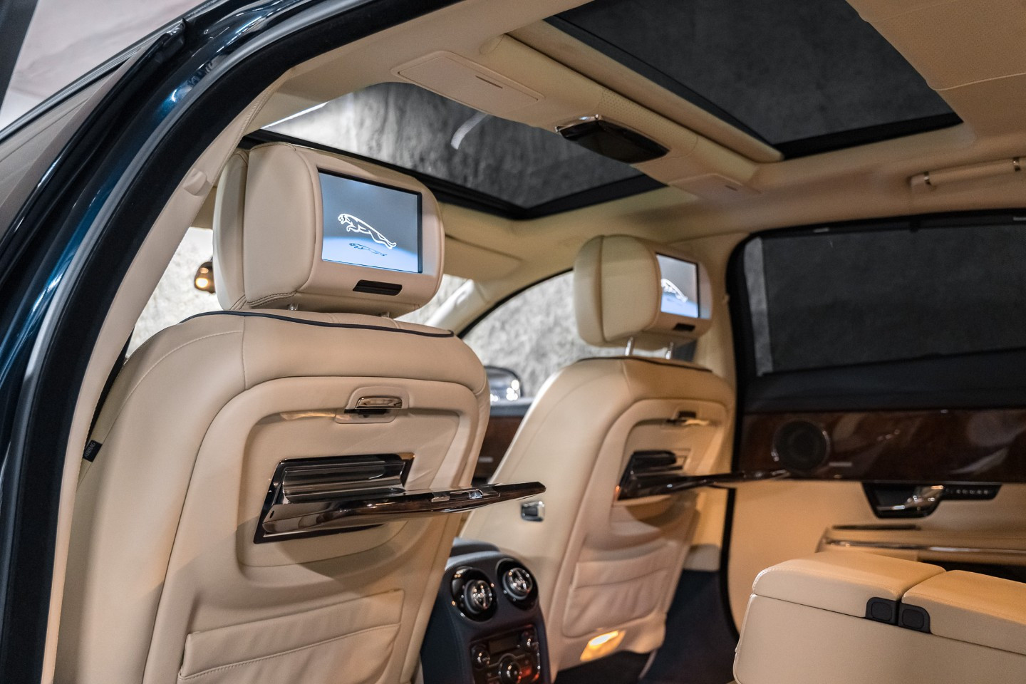 
                                                Voiture
                                                 Jaguar XJ Sural Supersport Empattement Long