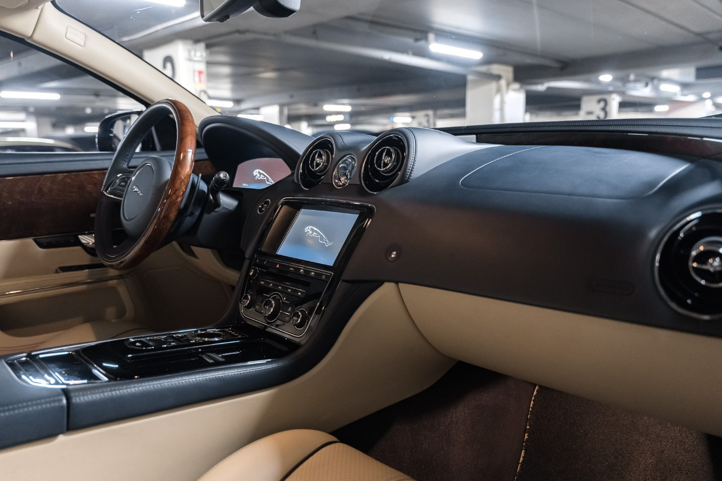 
                                                Voiture
                                                 Jaguar XJ Sural Supersport Empattement Long