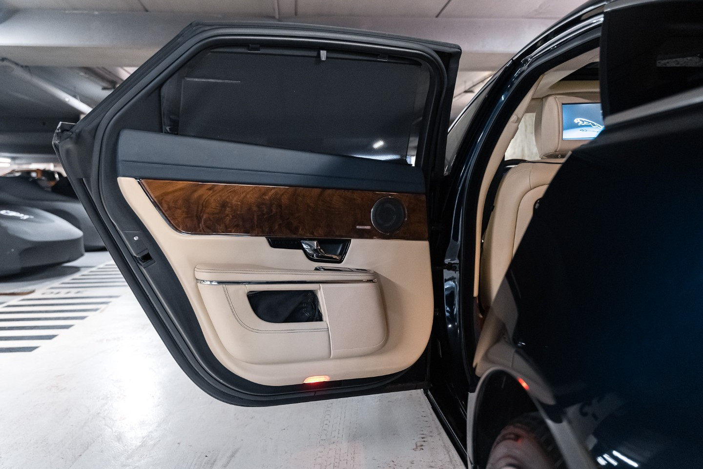 
                                                Voiture
                                                 Jaguar XJ Sural Supersport Empattement Long