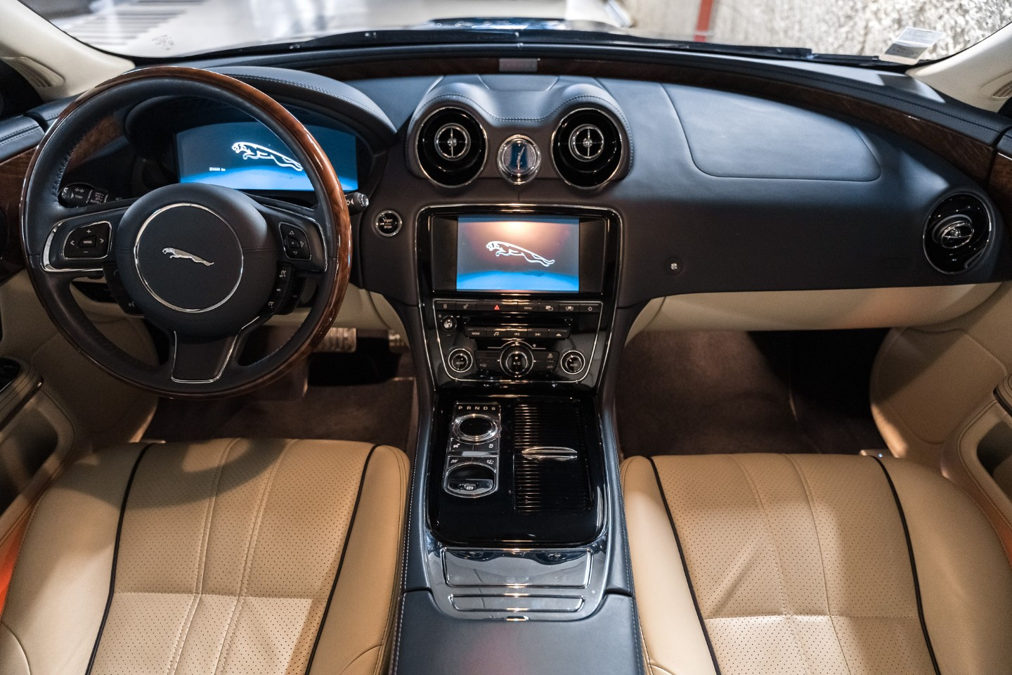 
                                                Voiture
                                                 Jaguar XJ Sural Supersport Empattement Long