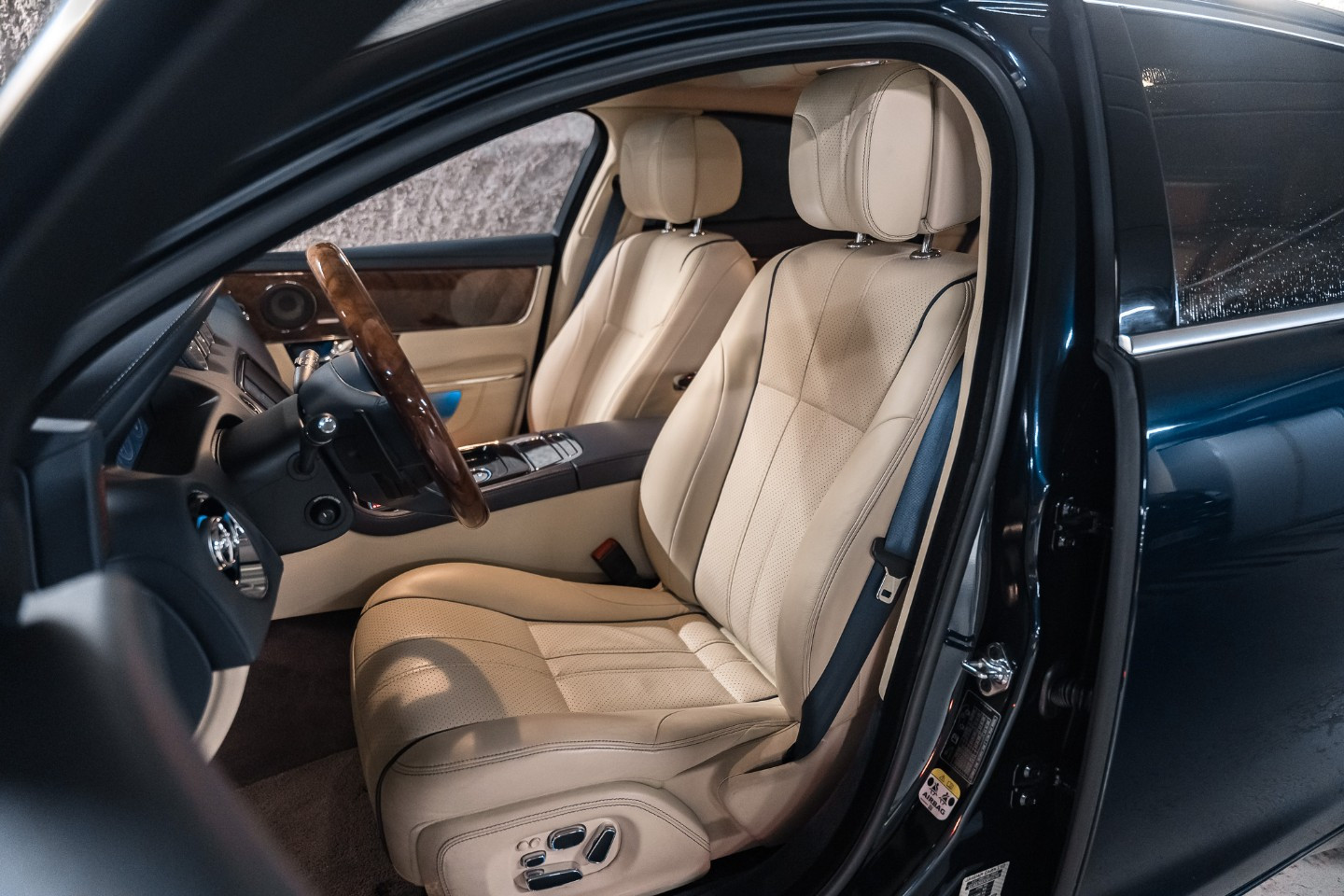 
                                                Voiture
                                                 Jaguar XJ Sural Supersport Empattement Long