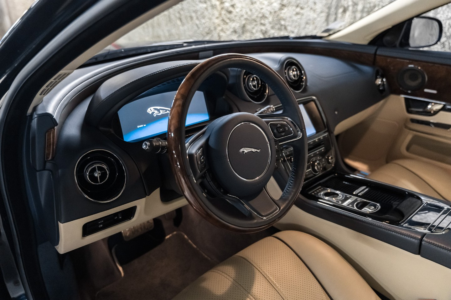 
                                                Voiture
                                                 Jaguar XJ Sural Supersport Empattement Long