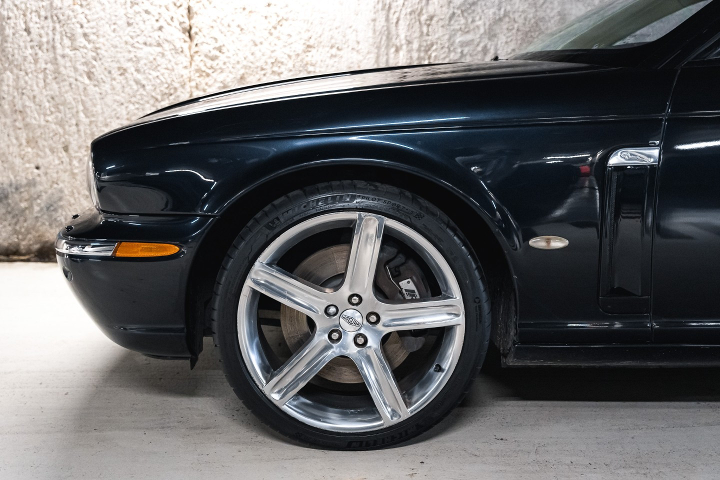 
                                                Voiture
                                                 Jaguar XJR V8 4.2 400