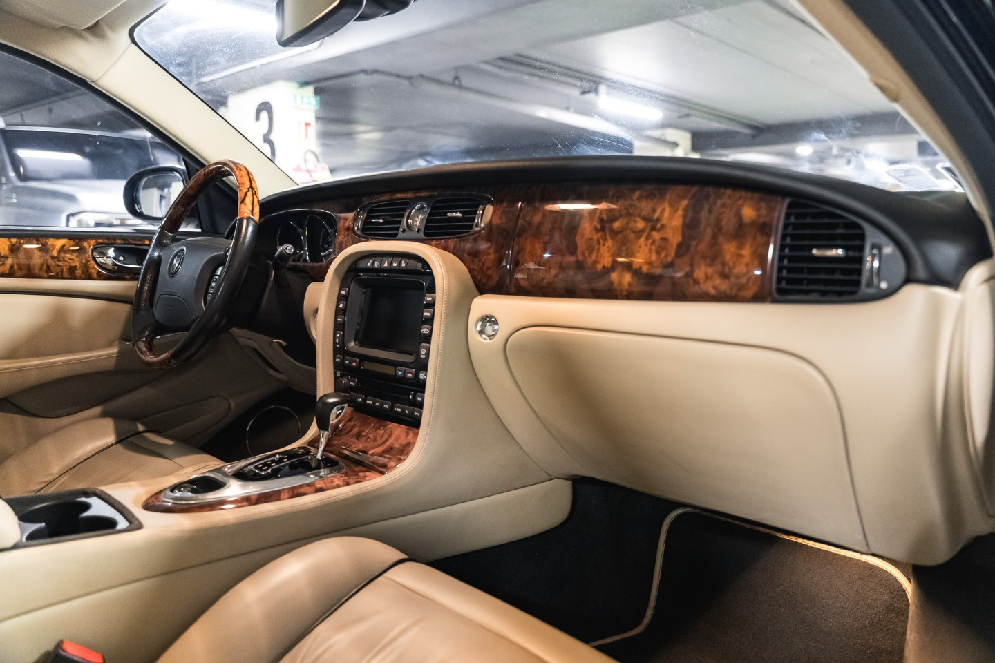 
                                                Voiture
                                                 Jaguar XJR V8 4.2 400