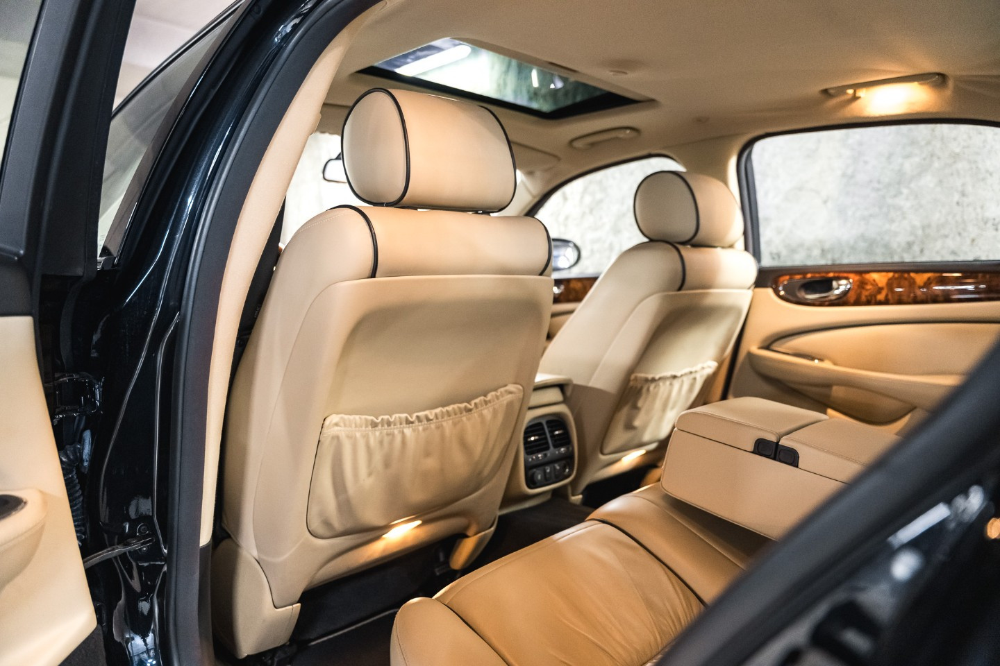 
                                                Voiture
                                                 Jaguar XJR V8 4.2 400