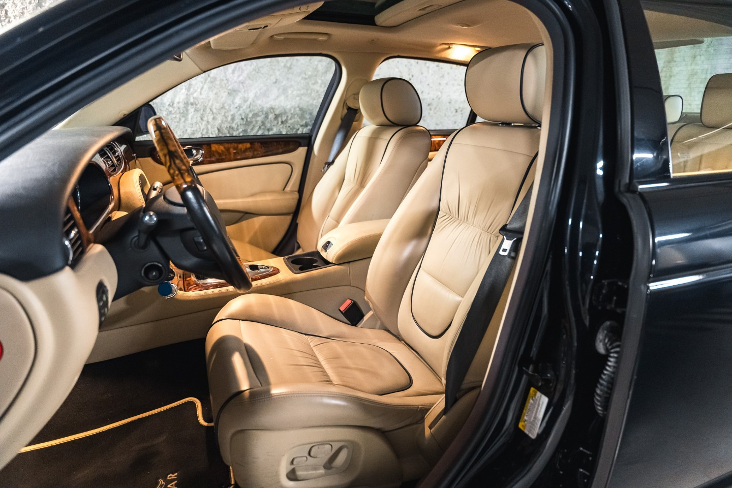 
                                                Voiture
                                                 Jaguar XJR V8 4.2 400