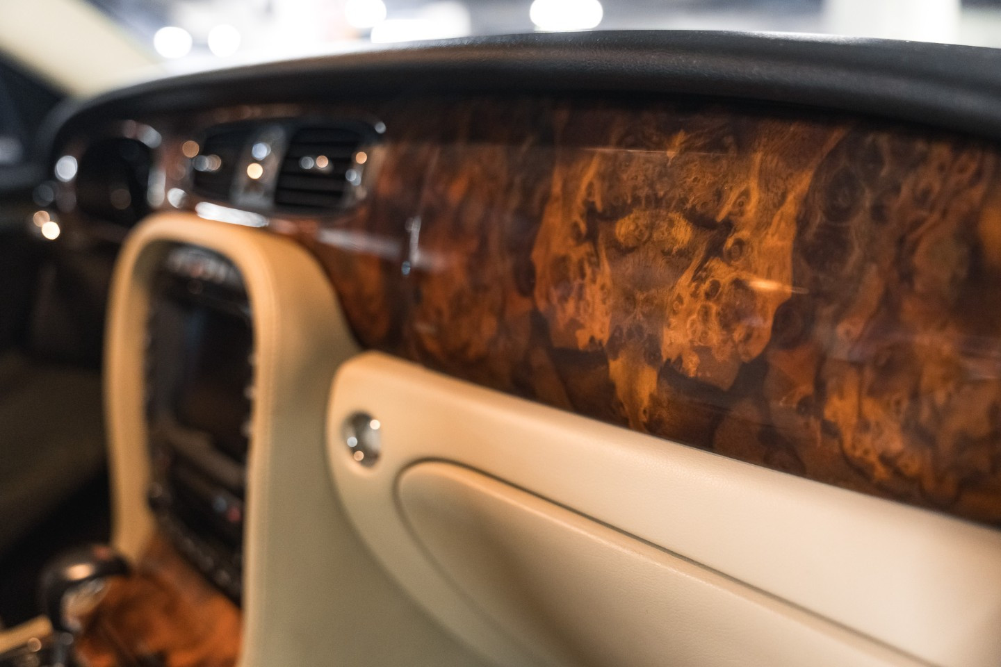 
                                                Voiture
                                                 Jaguar XJR V8 4.2 400