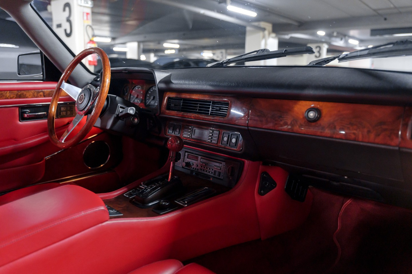 
                                                Voiture
                                                 Jaguar XJRS V12 6.0 333