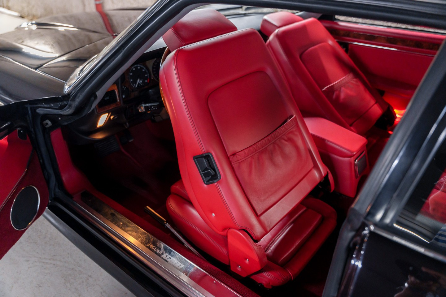 
                                                Voiture
                                                 Jaguar XJRS V12 6.0 333