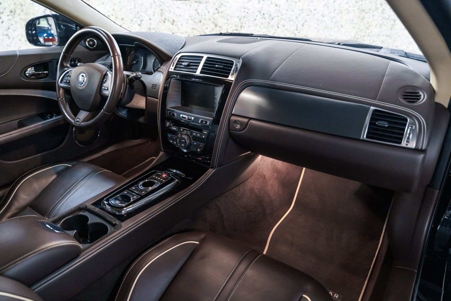 
                                                Voiture
                                                 Jaguar XK R (2) V8 5.0 510